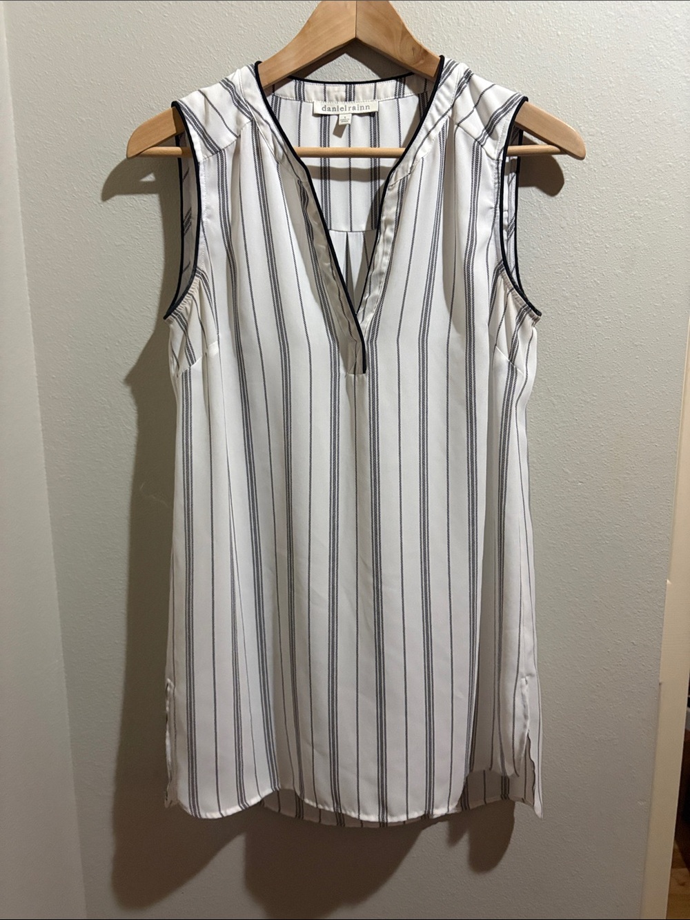 Daniel Rainn White Sleeveless Tunic with Black Pinstripes